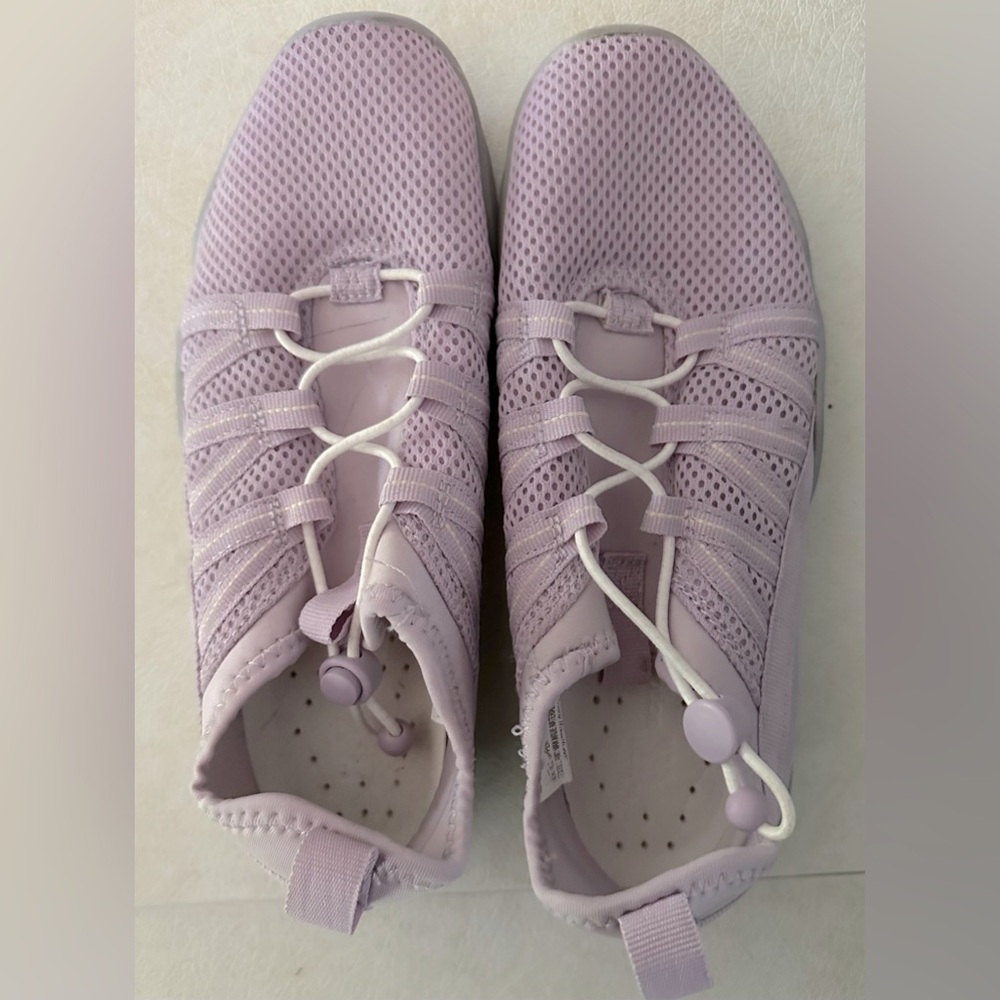 Women's Water Shoes Purple Lavender Lilac sz 6 excellent condition